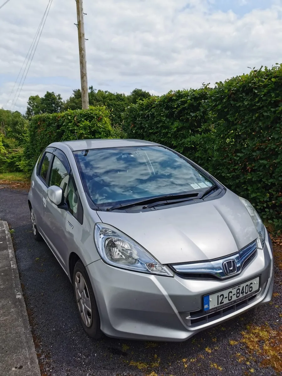 Honda fit 2012 1.3 hybrid - Image 3
