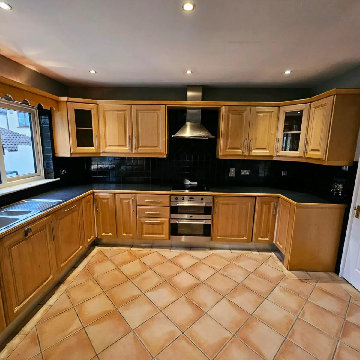Full Maple kitchen - Image 1