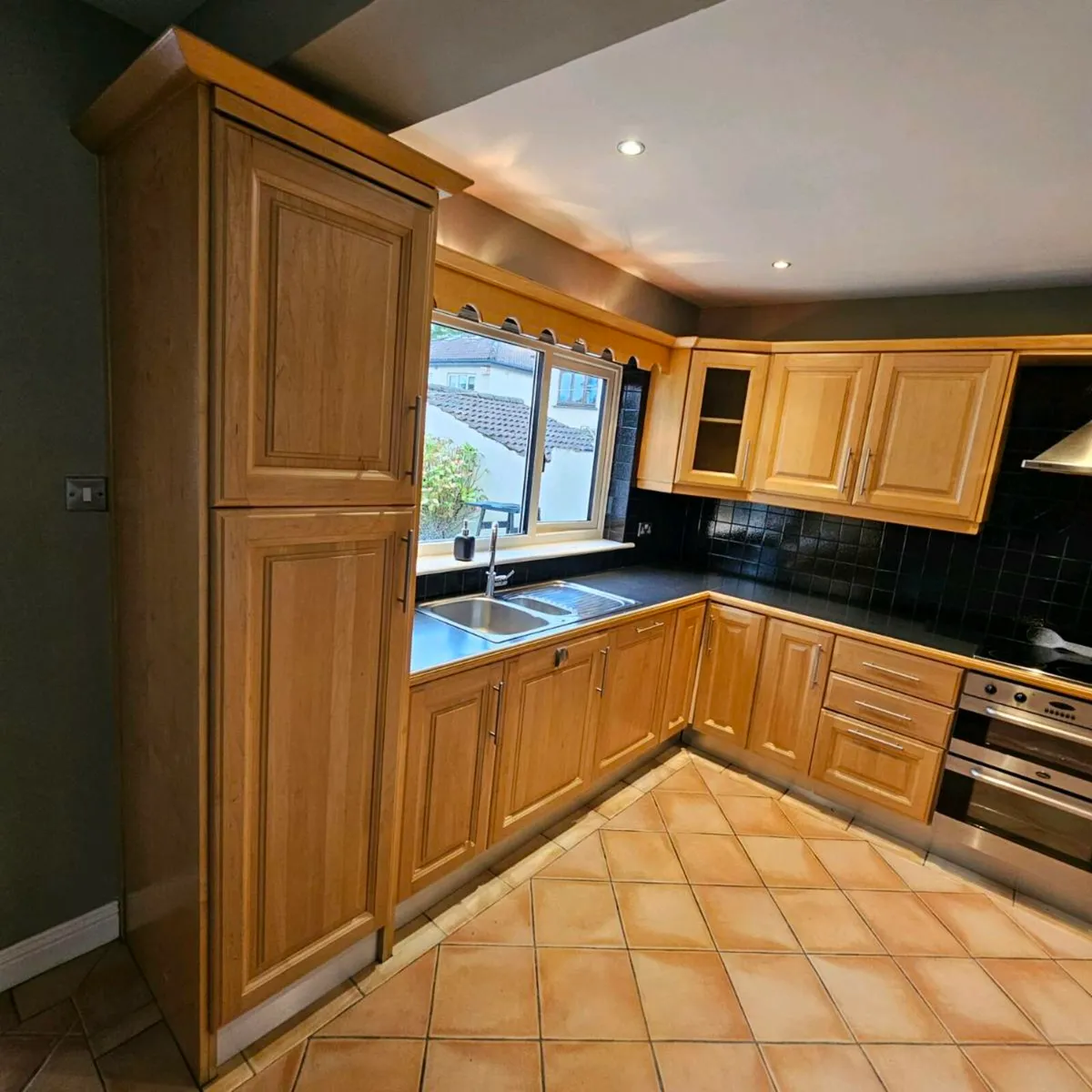 Full Maple kitchen - Image 2