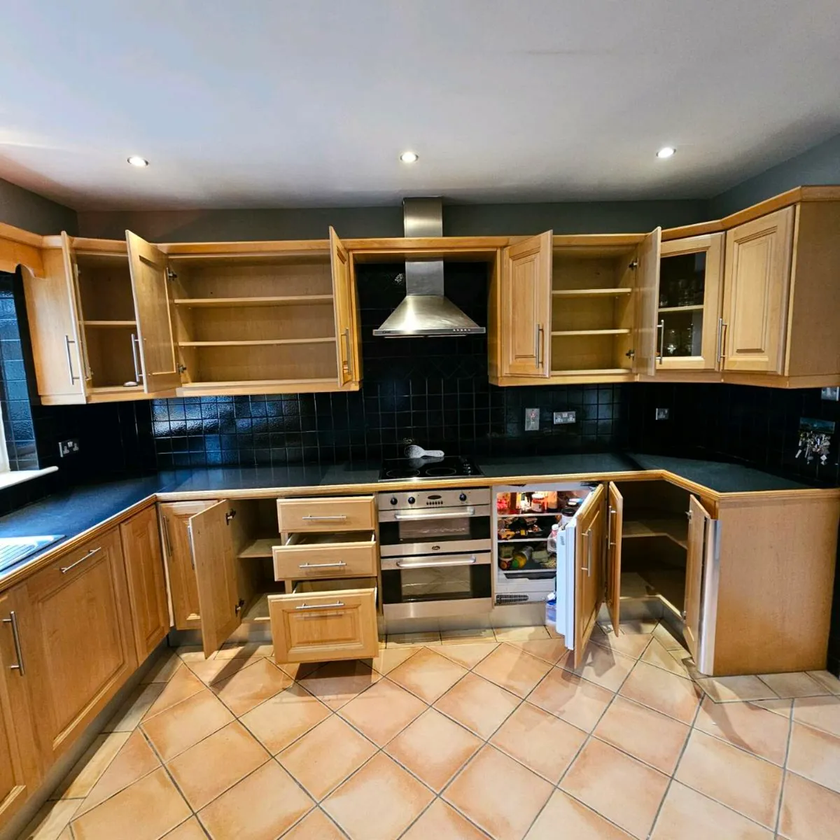 Full Maple kitchen - Image 4