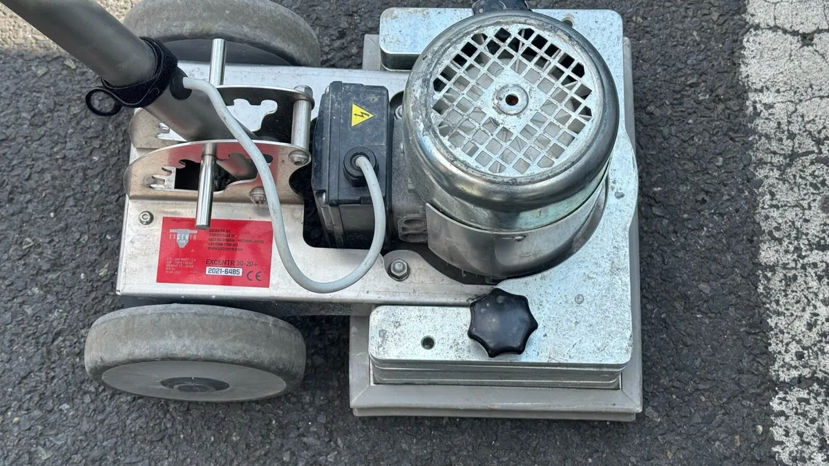 Floor scrubber - Image 1