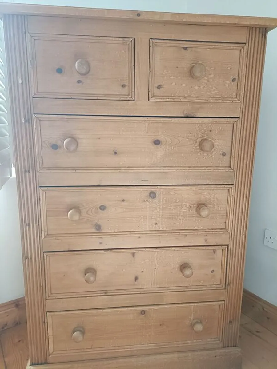 chest of drawers