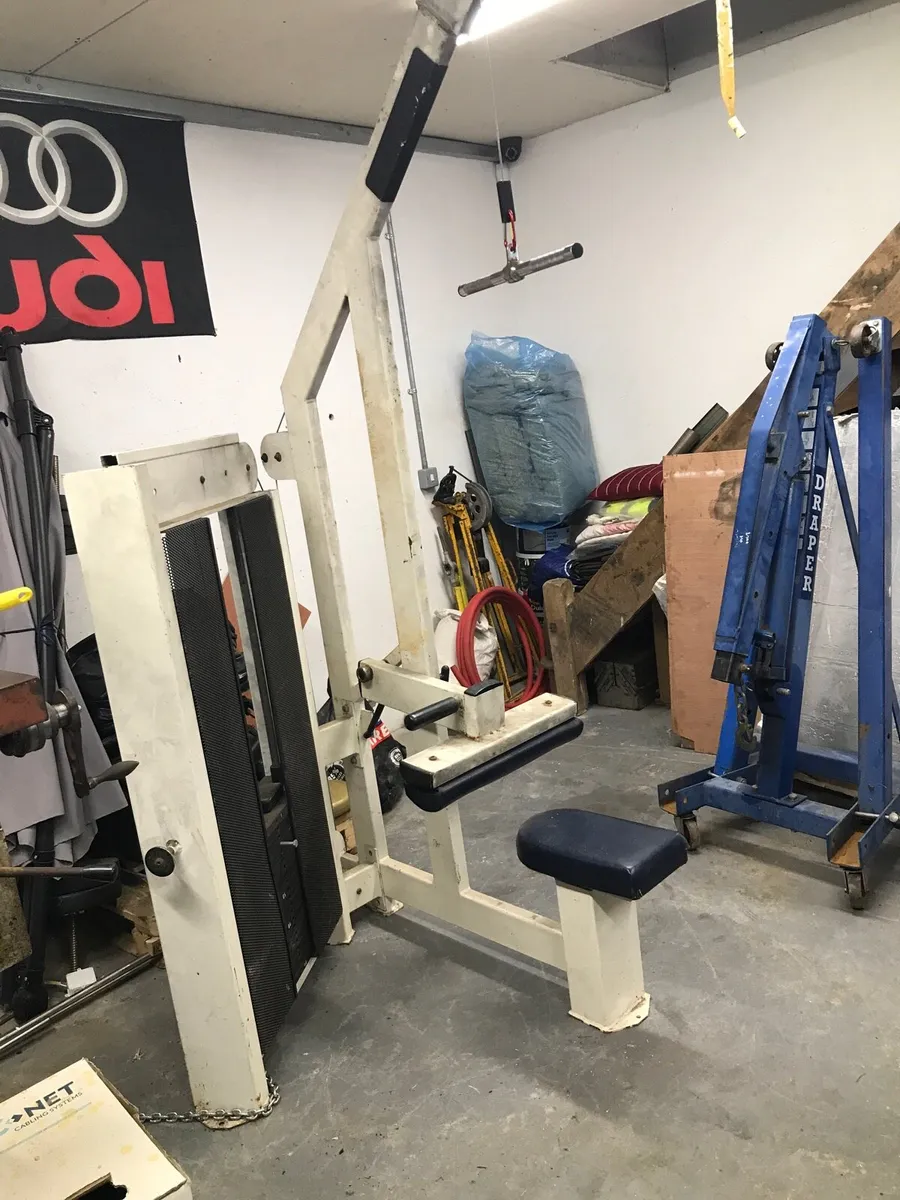 Trotter lat pull down machine - Image 1