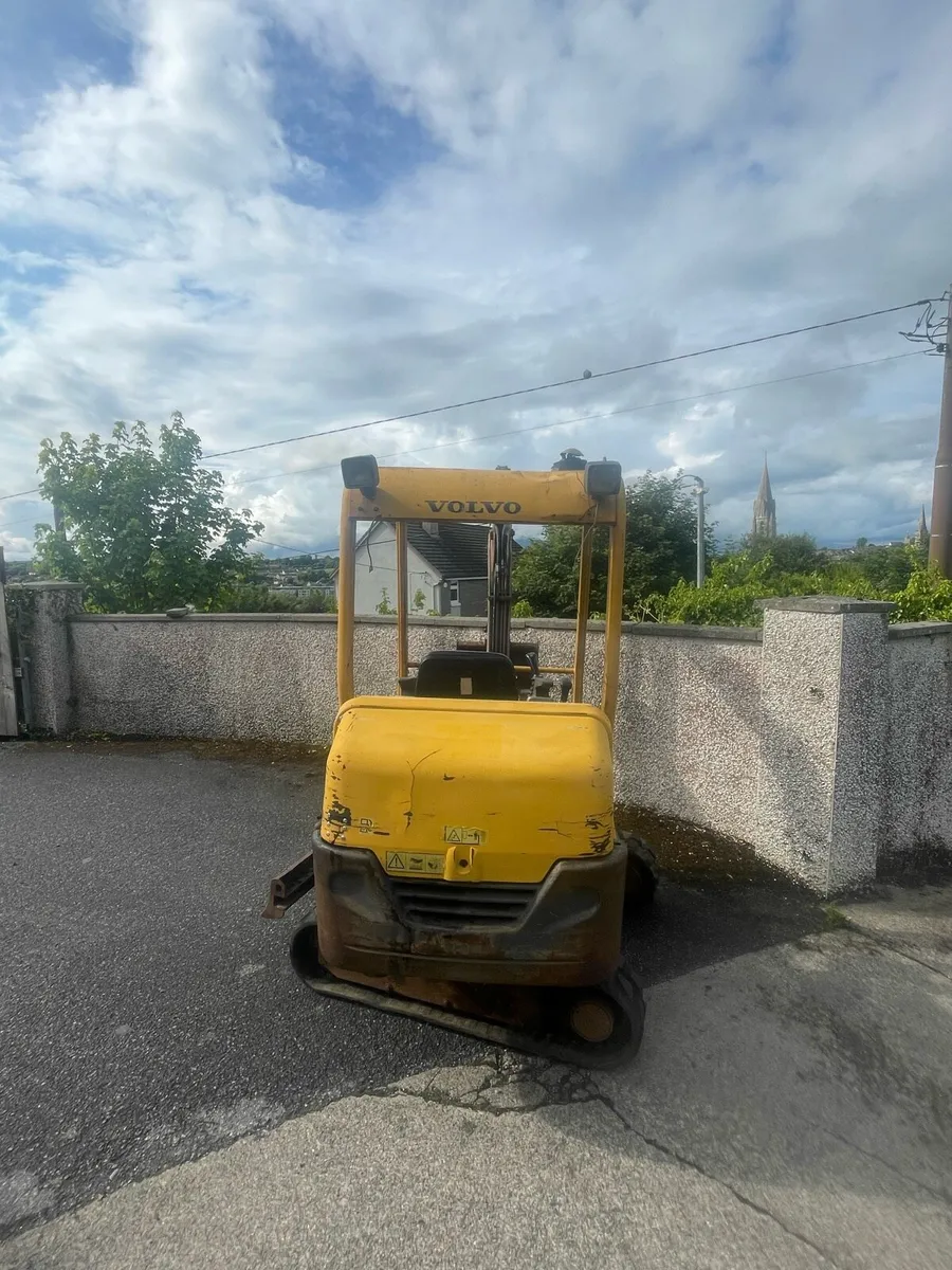 volvo 1.7 ton digger - Image 3