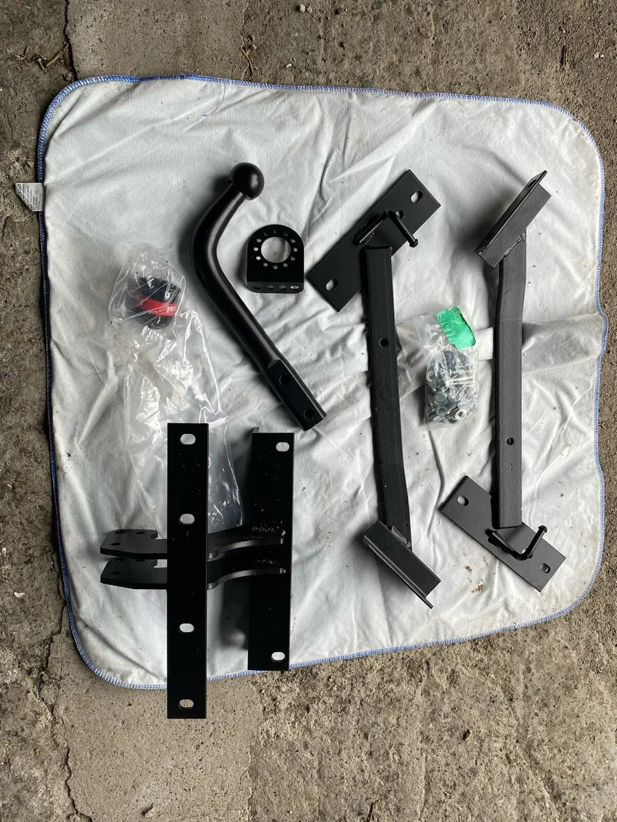 Car tow hitch - Image 1