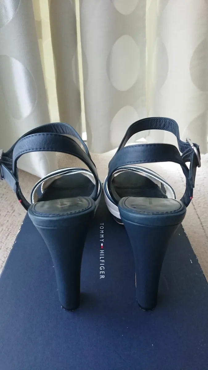 Genuine Tommy Hilfiger Sandal Heels UK7 - Image 2