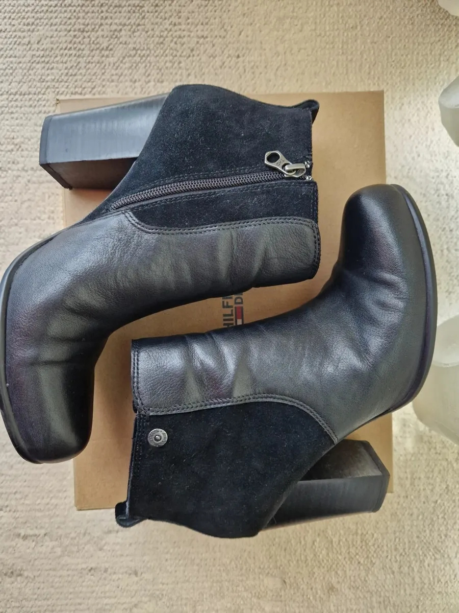 Genuine Tommy Hilfiger Ankle Boots UK7 - Image 2