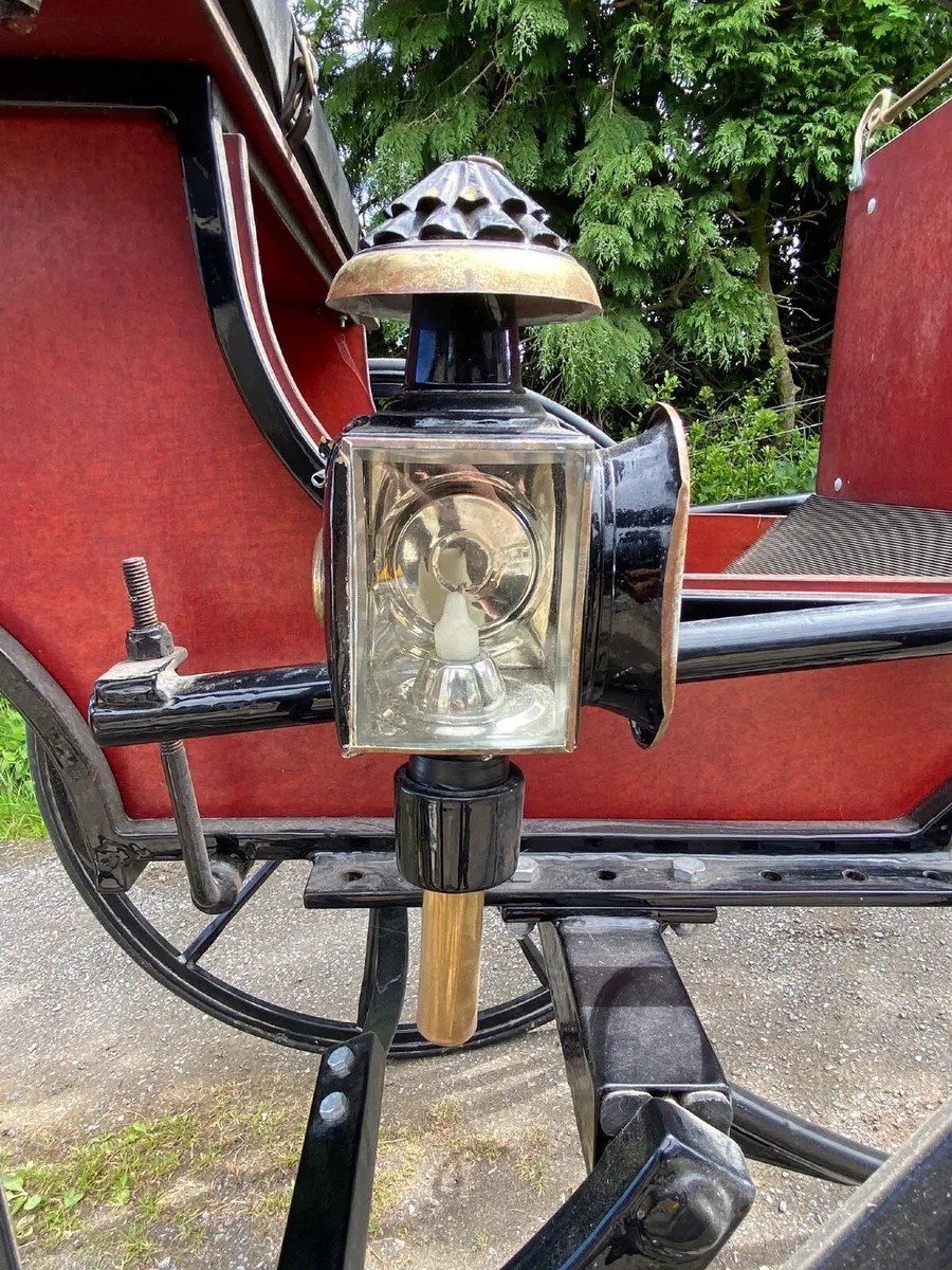 Horse drawn carriage - Image 4
