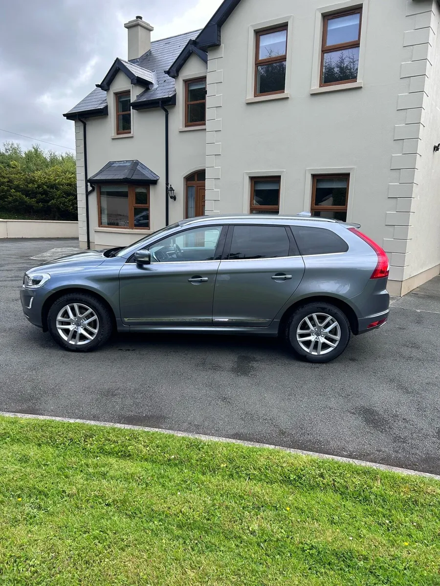 Volvo xc60 lux. AWD - Image 3
