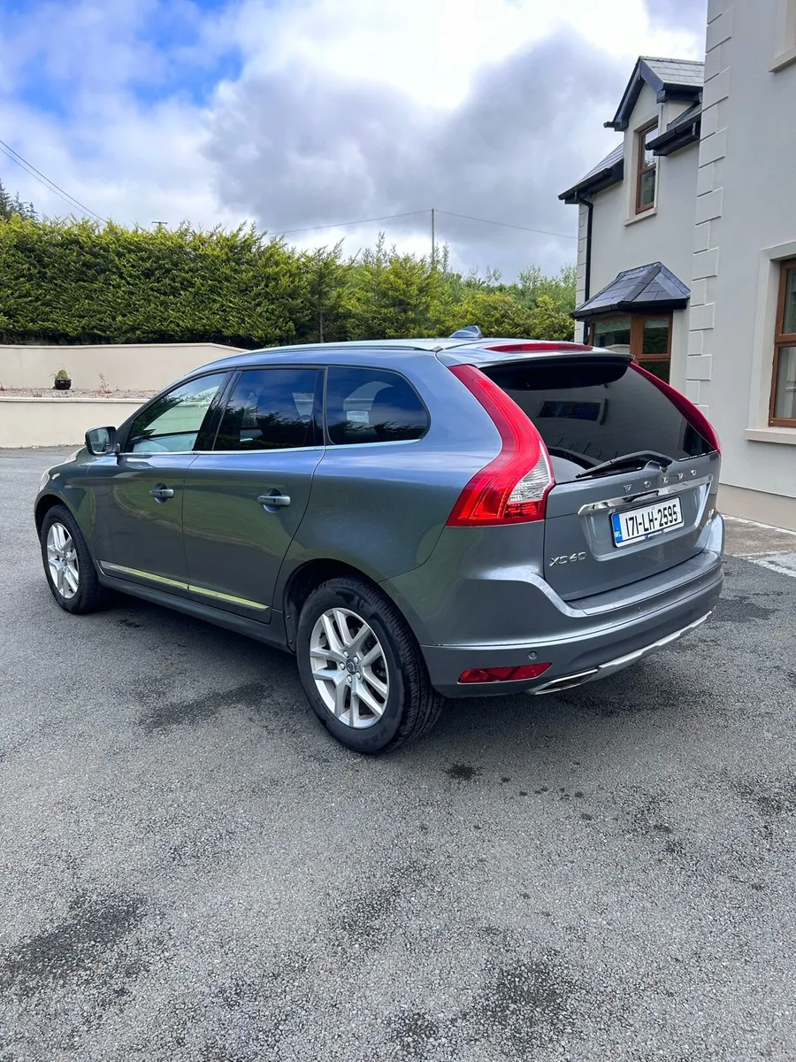 Volvo xc60 lux. AWD - Image 4