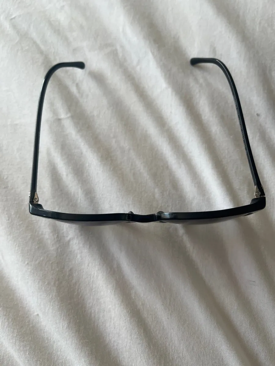 Sunglasses. - Image 4