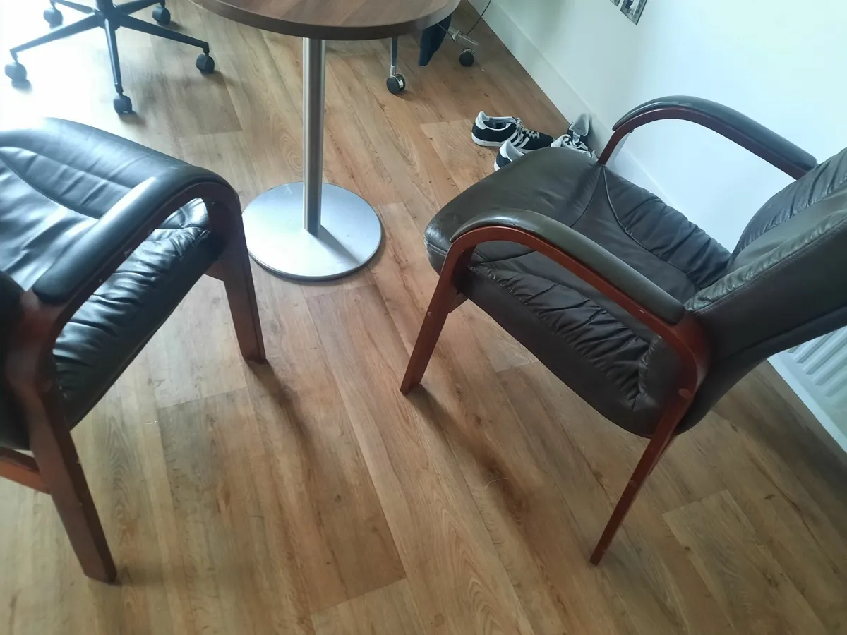 Leather armchairs x 2 - Image 1