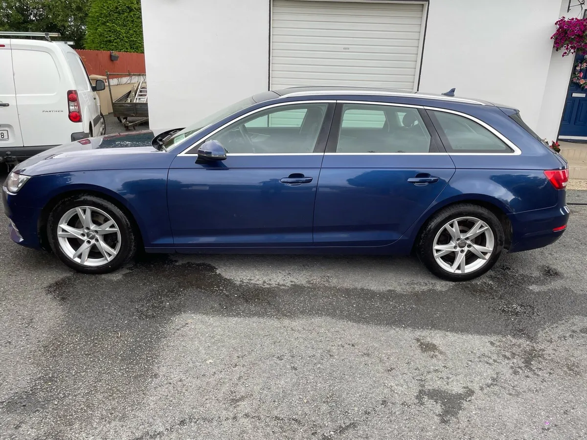 162 Audi A4 Avent Ultra Sport Automatic - Image 2