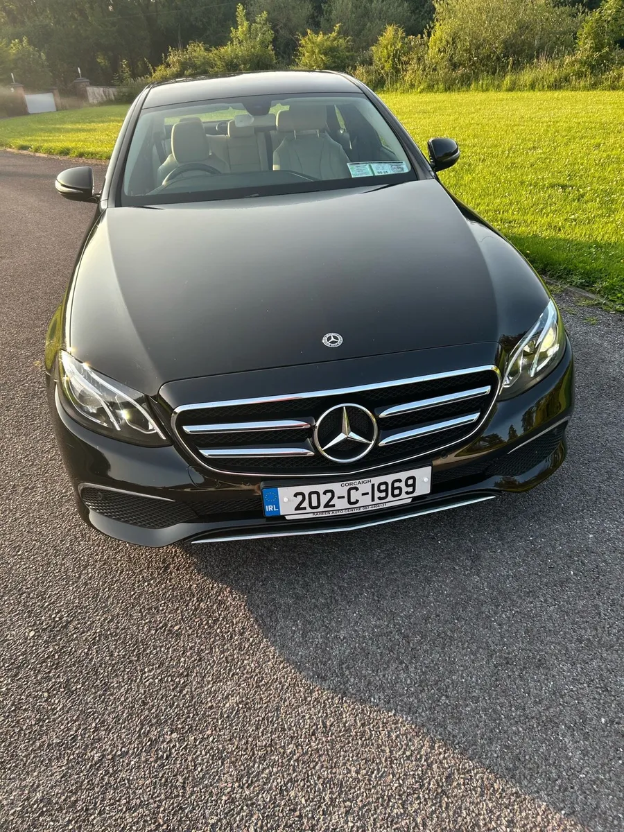 2020 MERCEDES BENZ E220 - Image 4