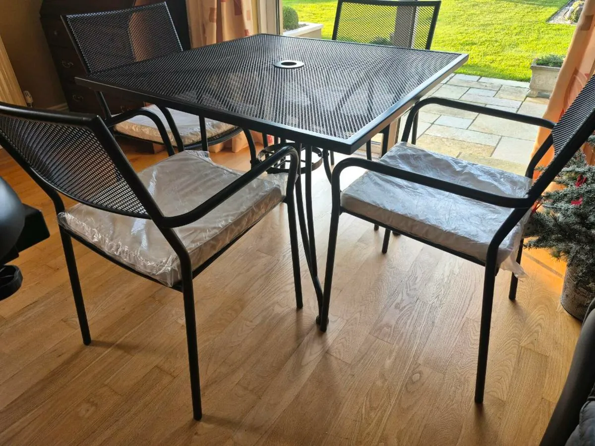 Patio table and 4 chairs - Image 1