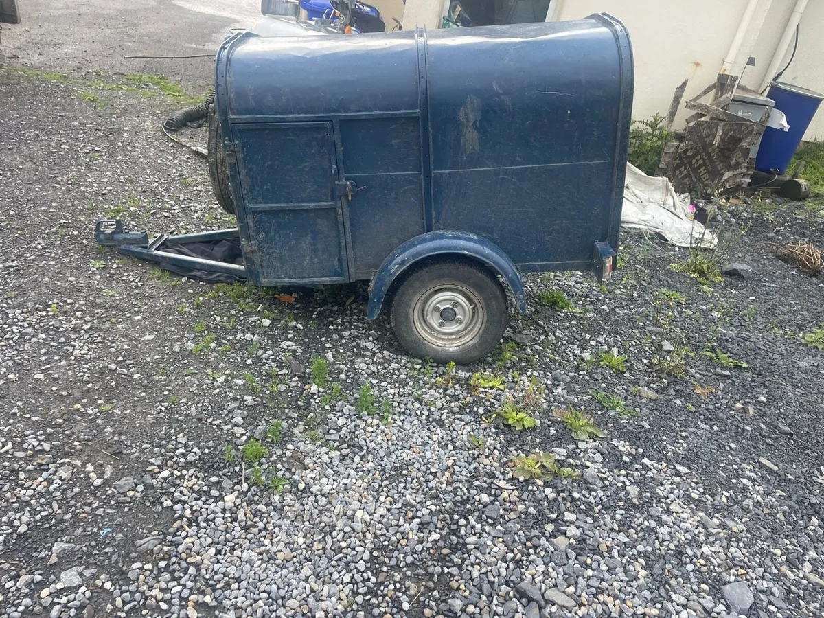 Trailer - Image 1