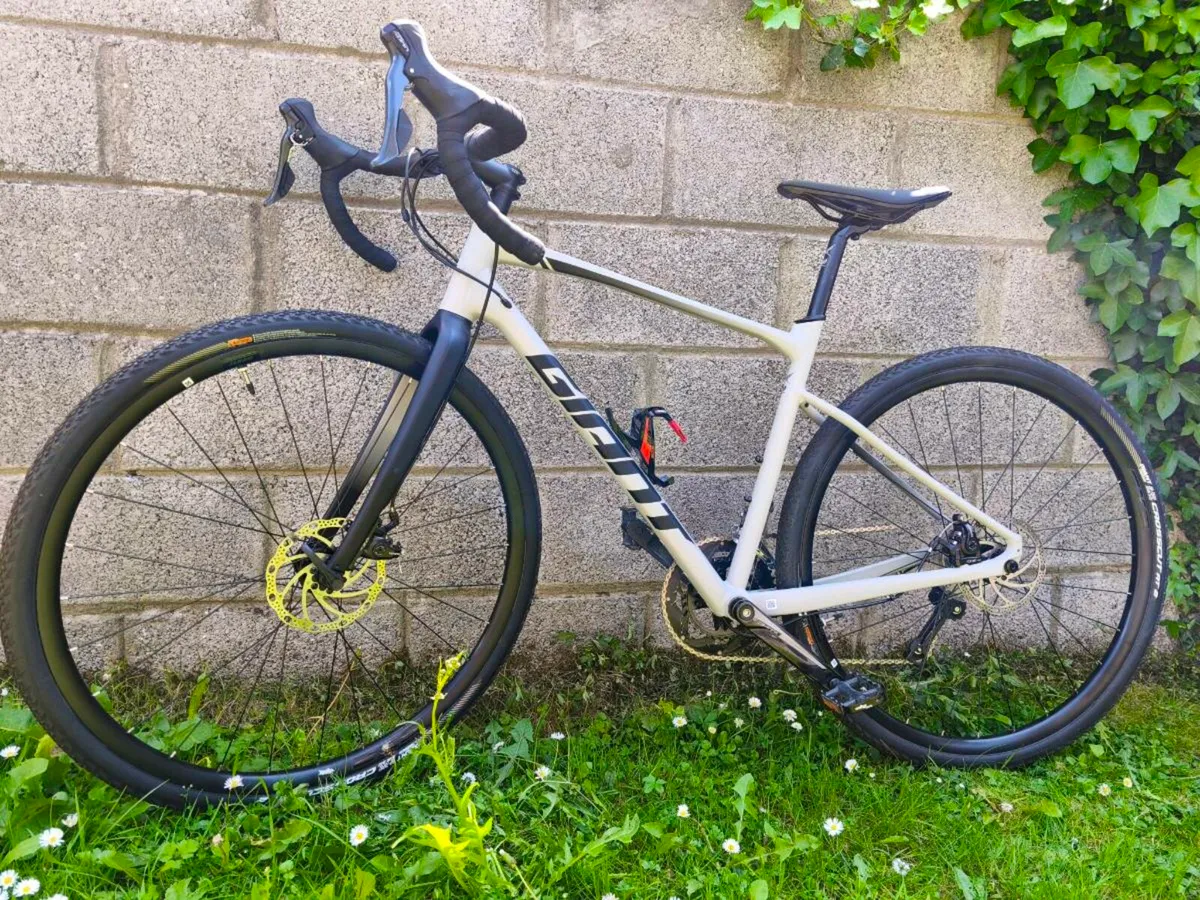 Giant Revolt gravel as new - Image 2
