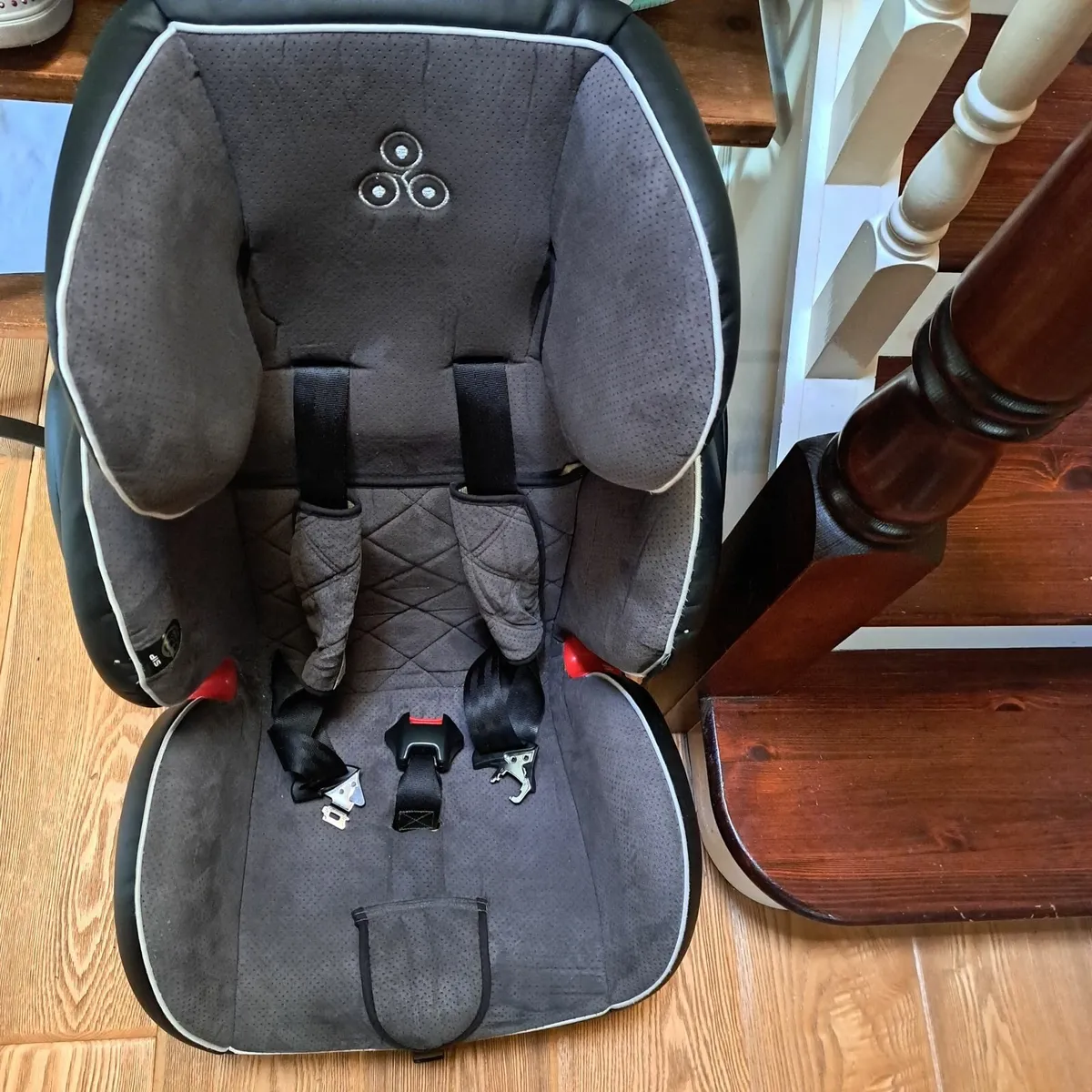 Child Car Seat - Image 1