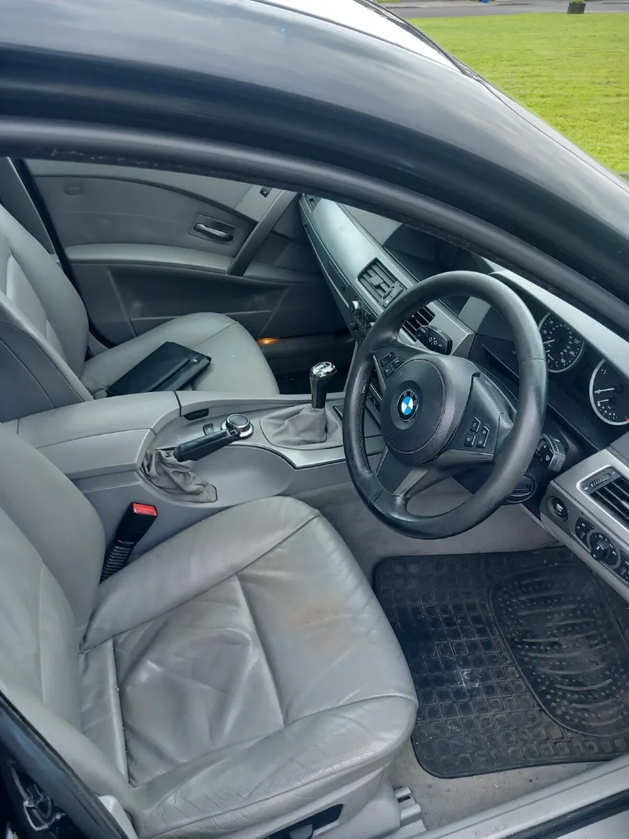 BMW 5-Series 2006 - Image 2