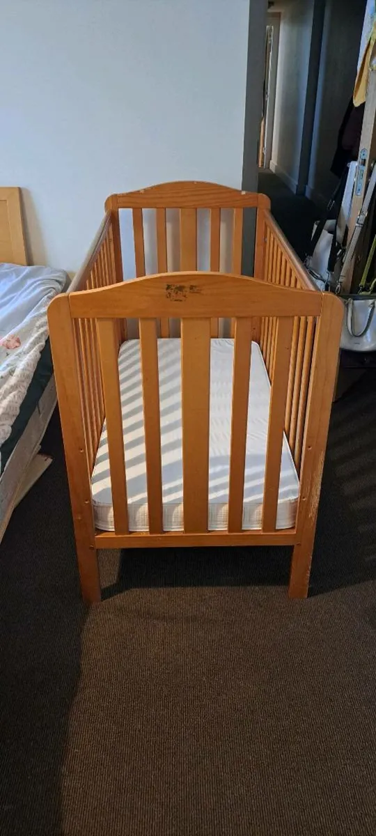 Baby cot - Image 1