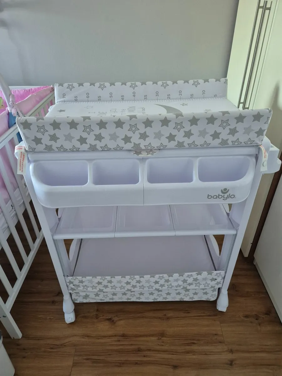 Changing table - Image 1