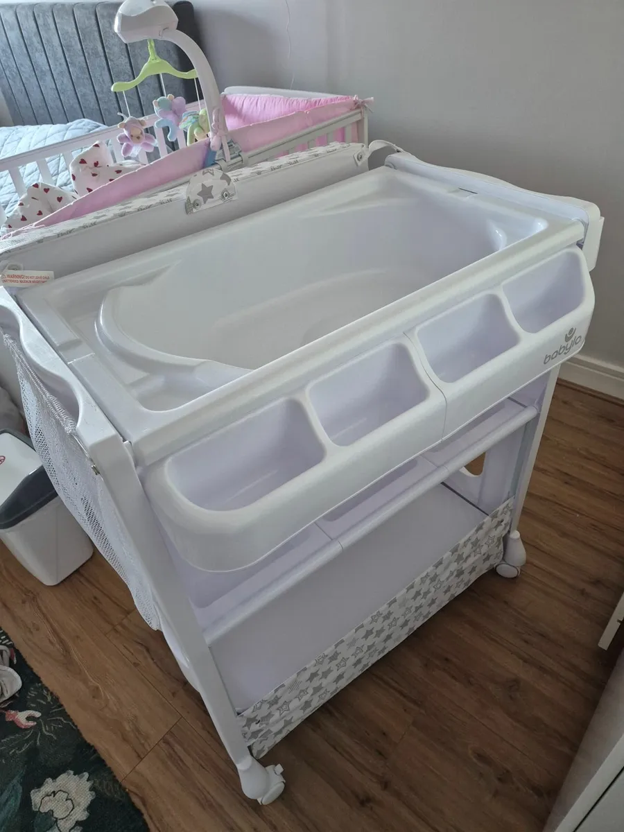 Changing table - Image 2