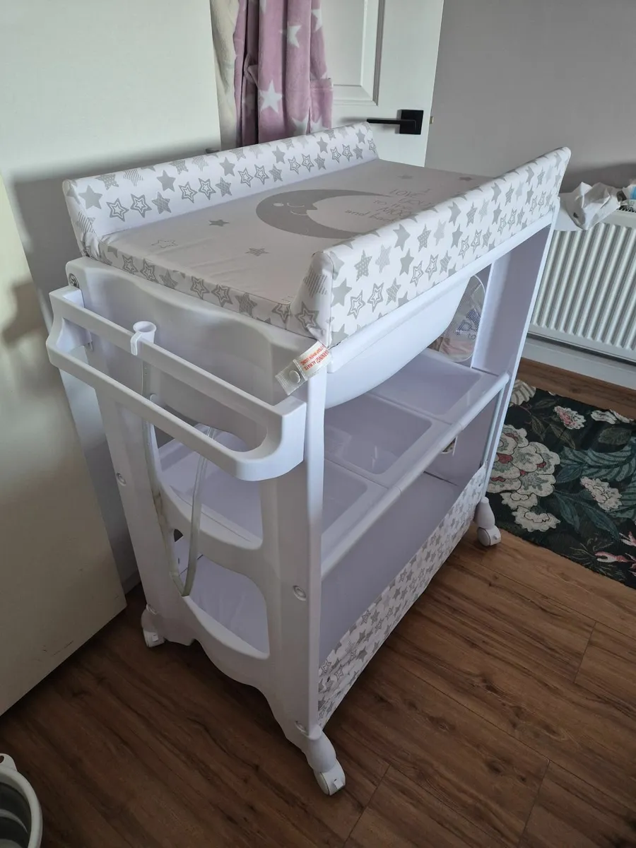 Changing table - Image 3