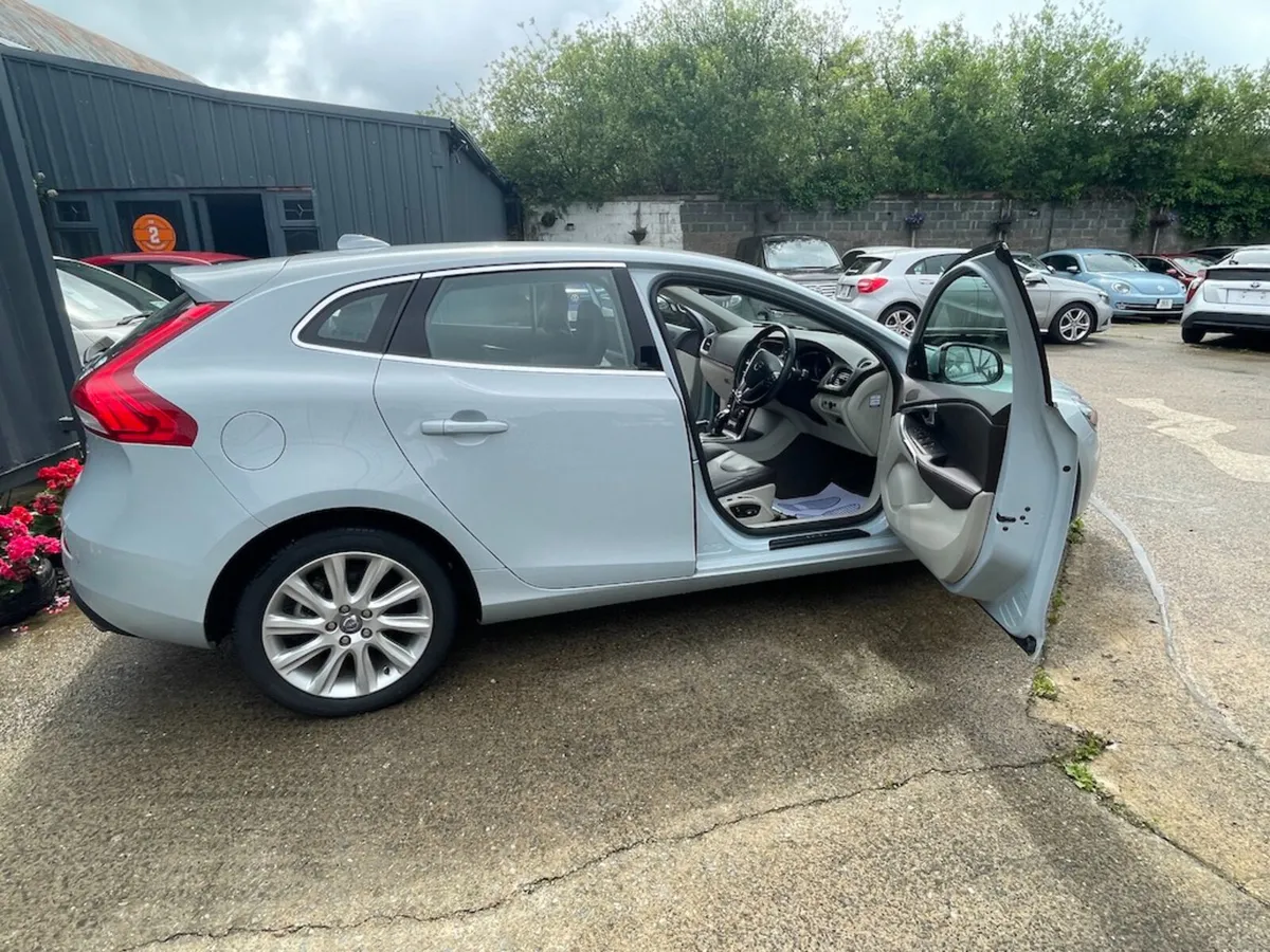 Top Trim Very Low Mileage V40 - Image 3