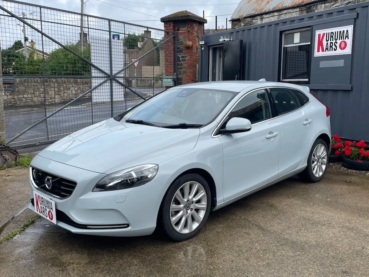 Top Trim Very Low Mileage V40 - Image 2