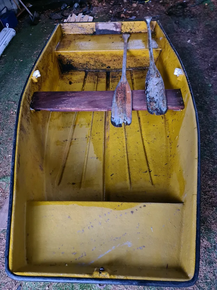 Small fiberglass boat - Image 2