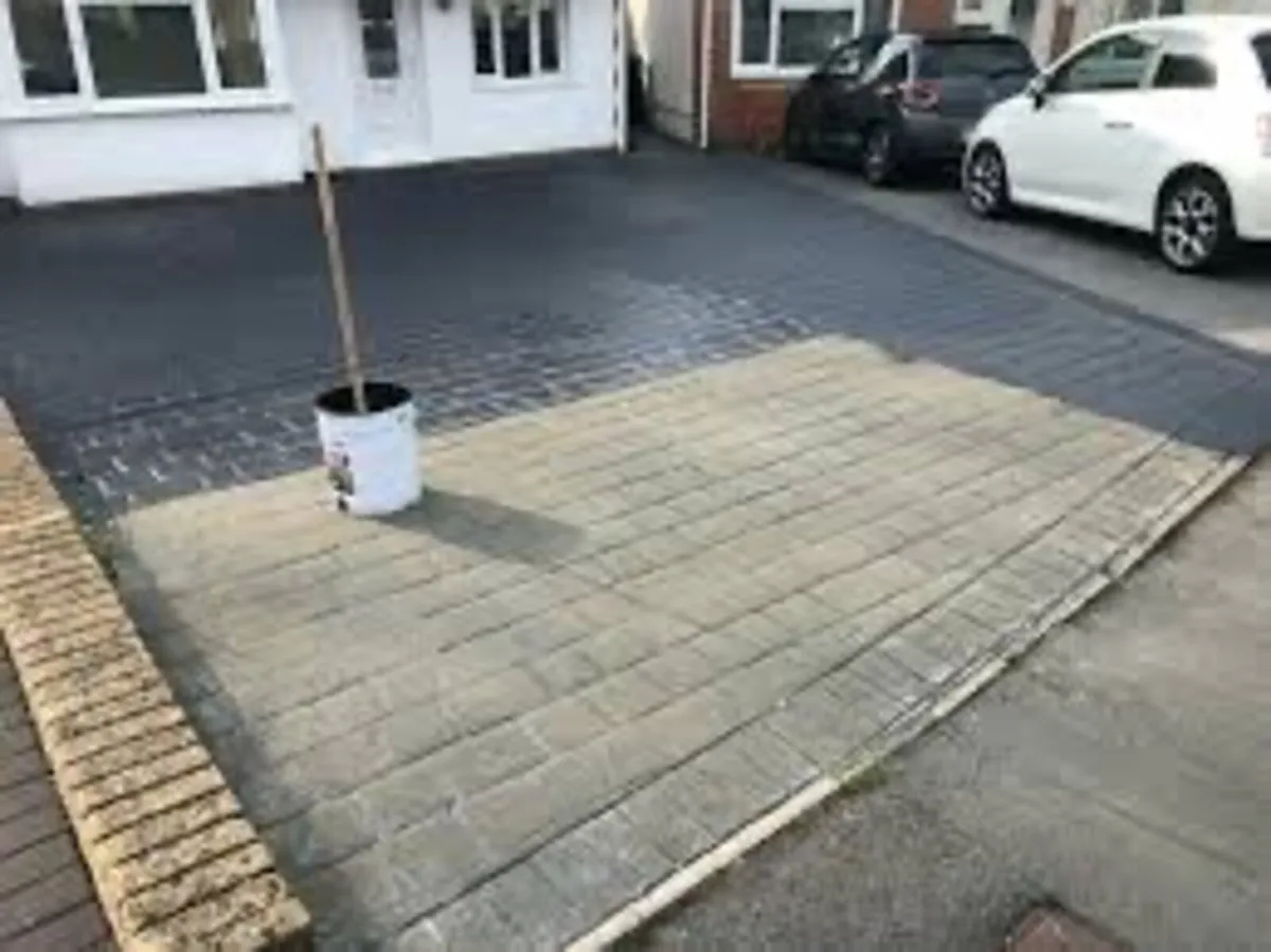 Roof/driveway paint - Image 1