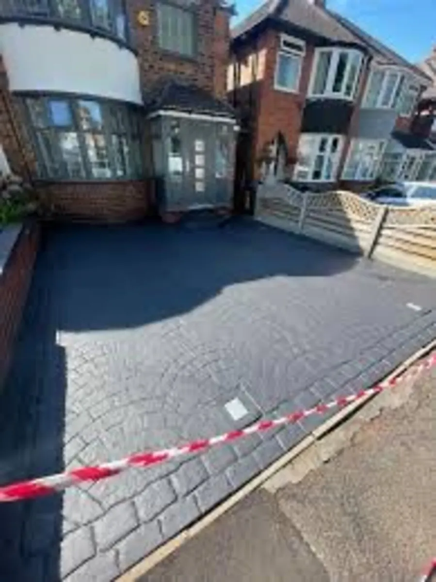 Roof/driveway paint - Image 4
