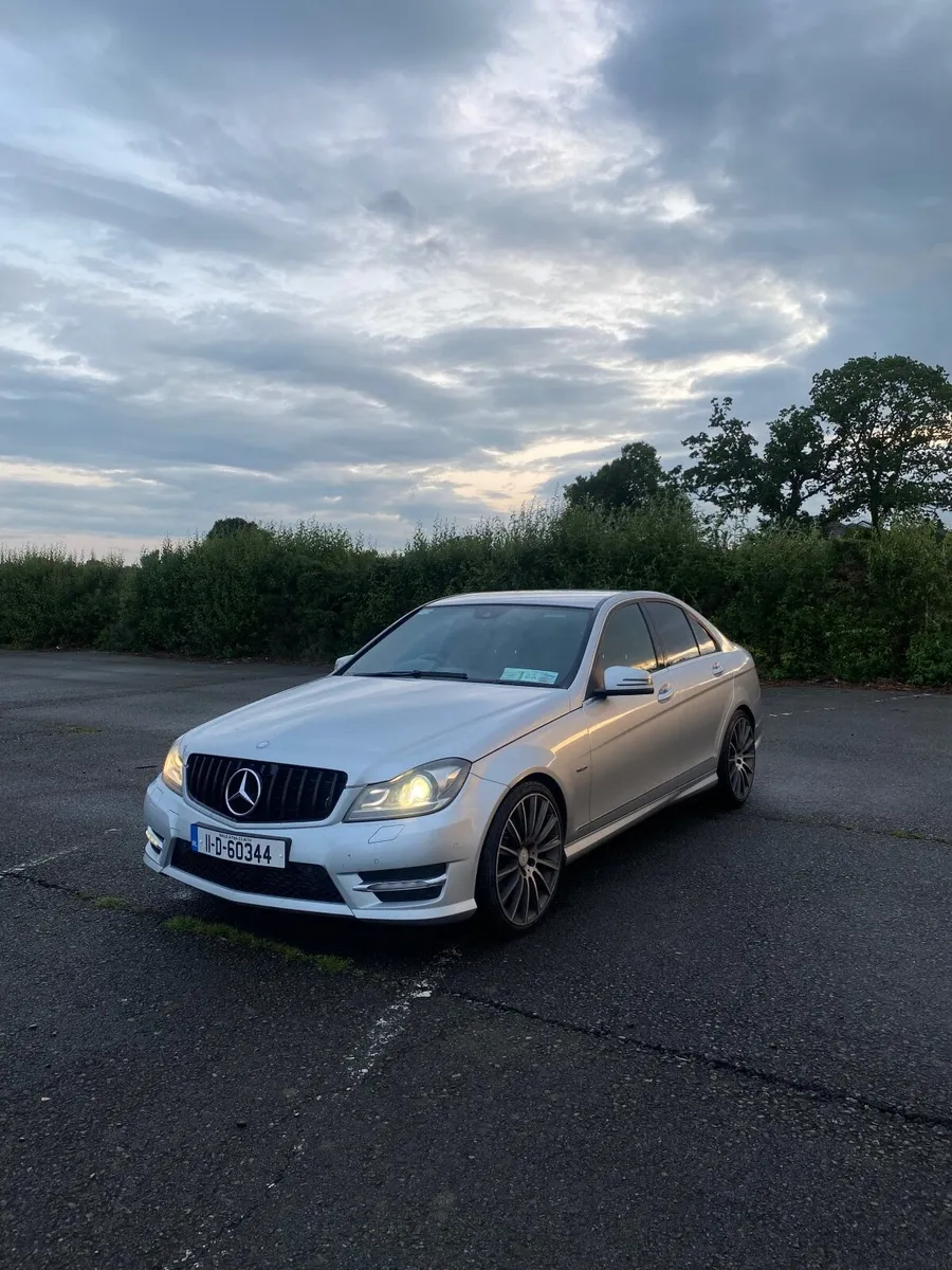 C220d AMG-Line Avantgarde C-Class Mercedes-Benz - Image 3