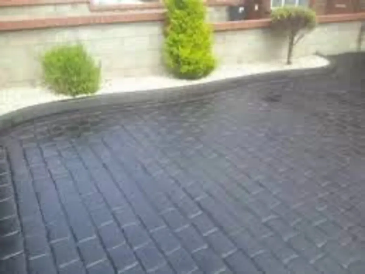 Roof/driveway paint - Image 2