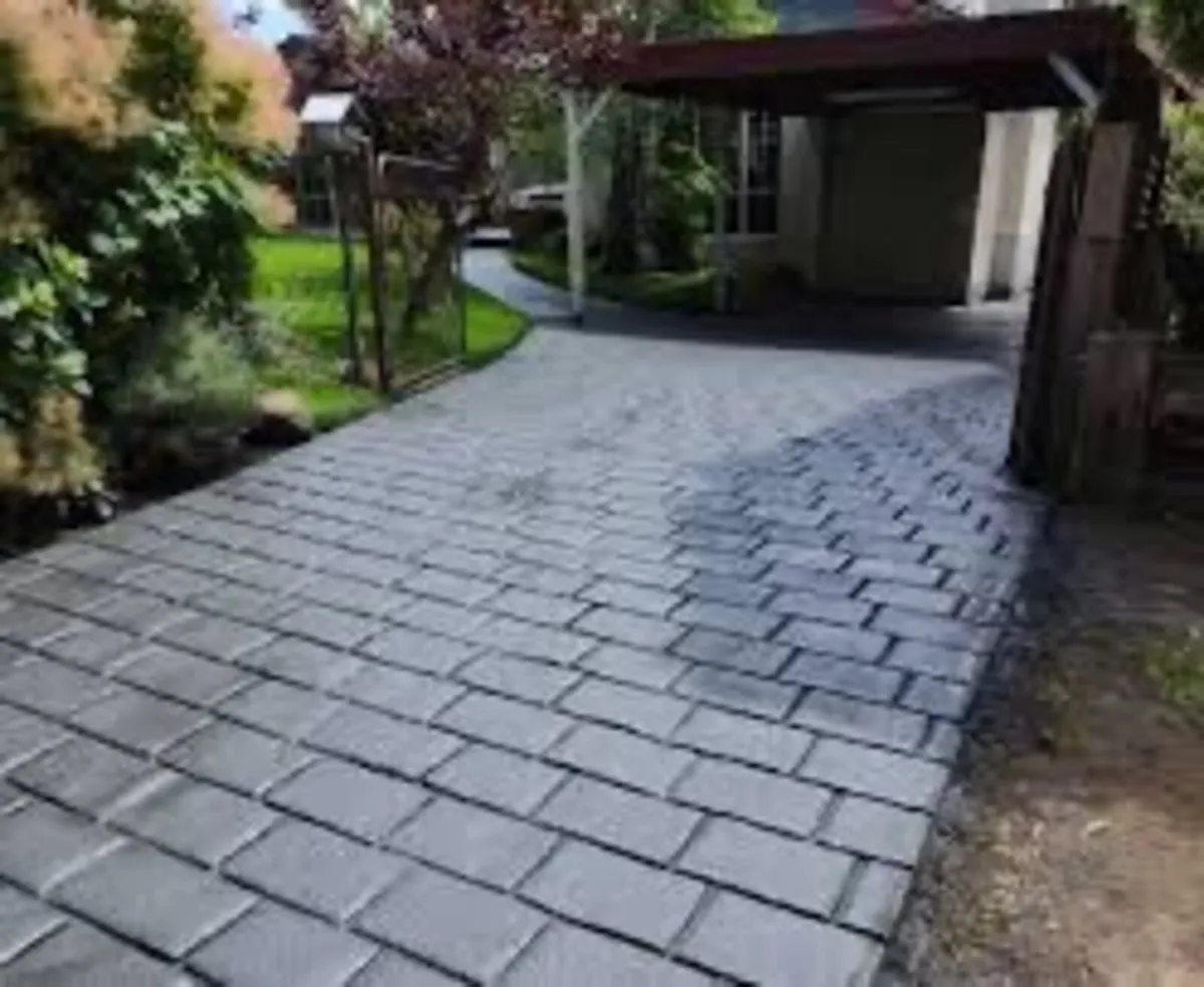 Roof/driveway paint - Image 2