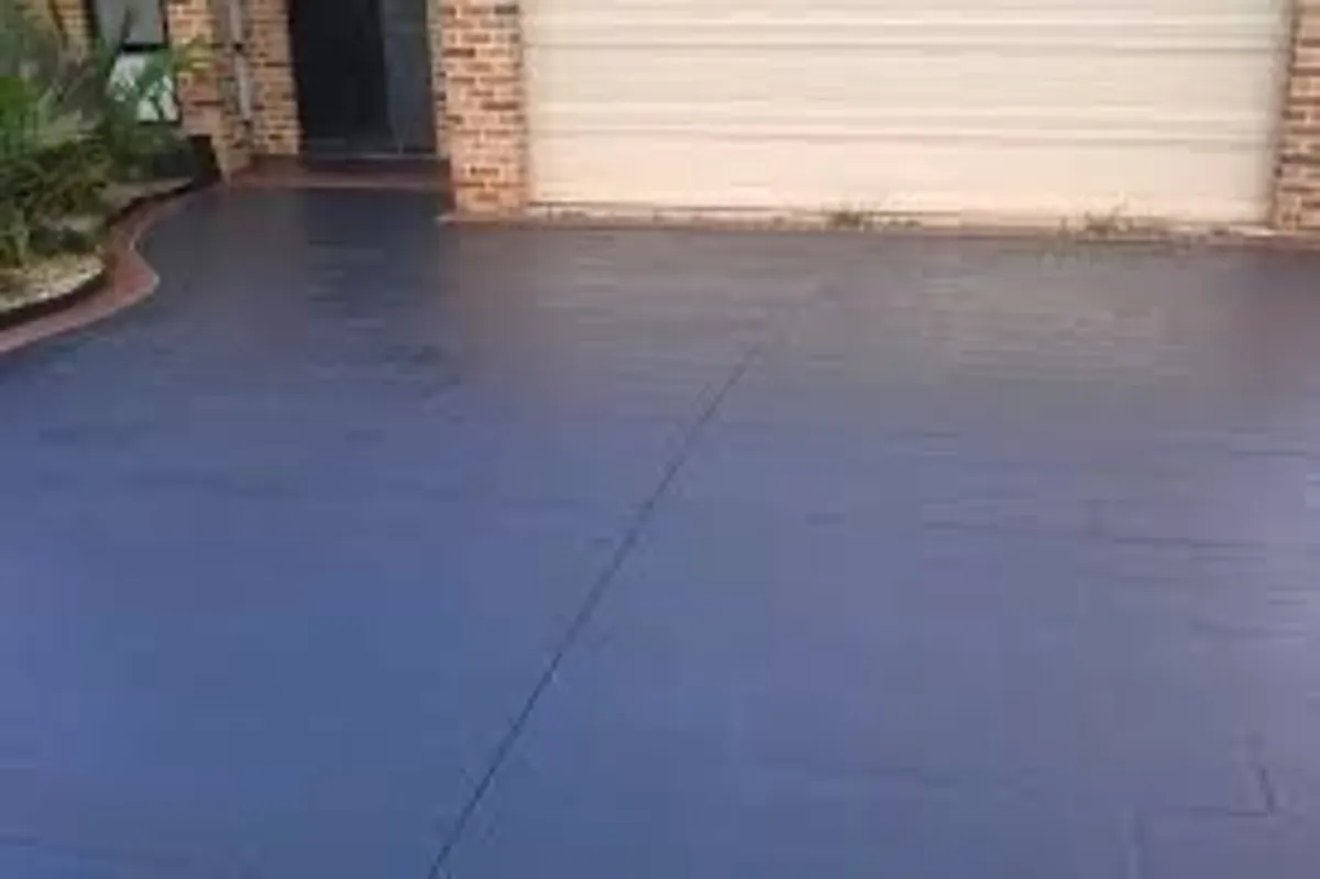 Roof/driveway paint - Image 3