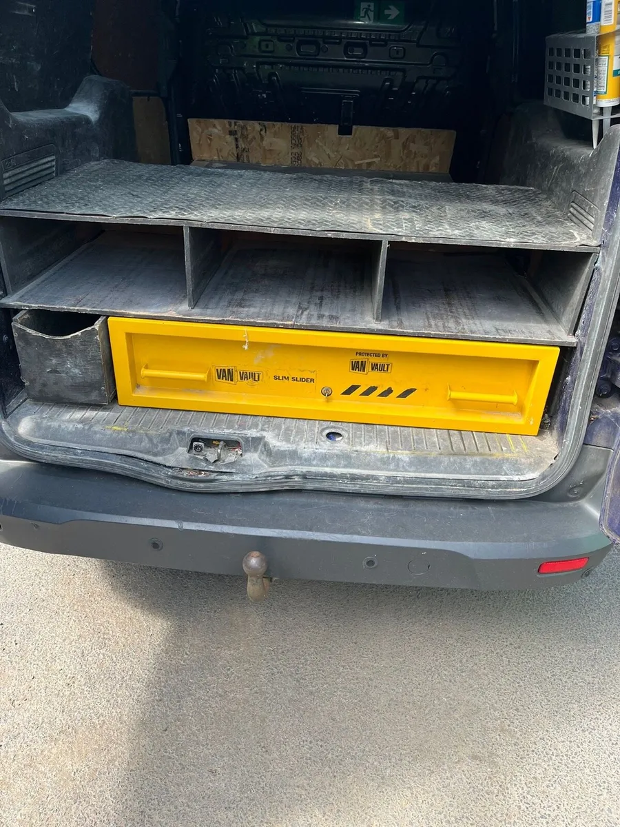 Ford Transit Connect **Low mileage** - Image 4