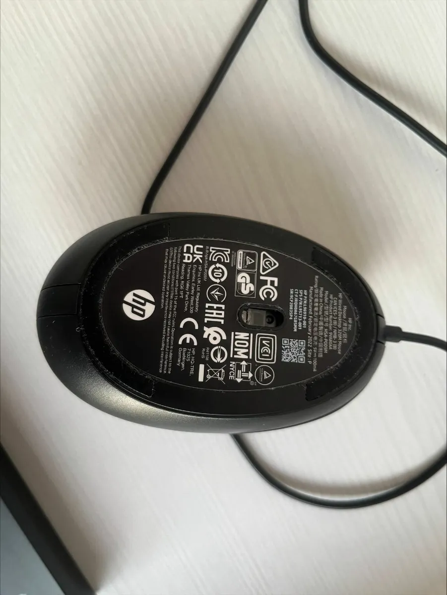 PC Monitor, keyboard, mouse - Image 4