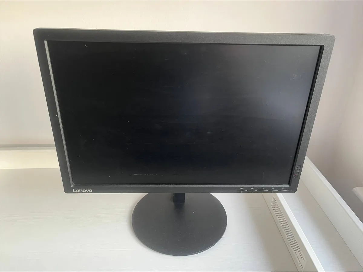 PC Monitor, keyboard, mouse - Image 1