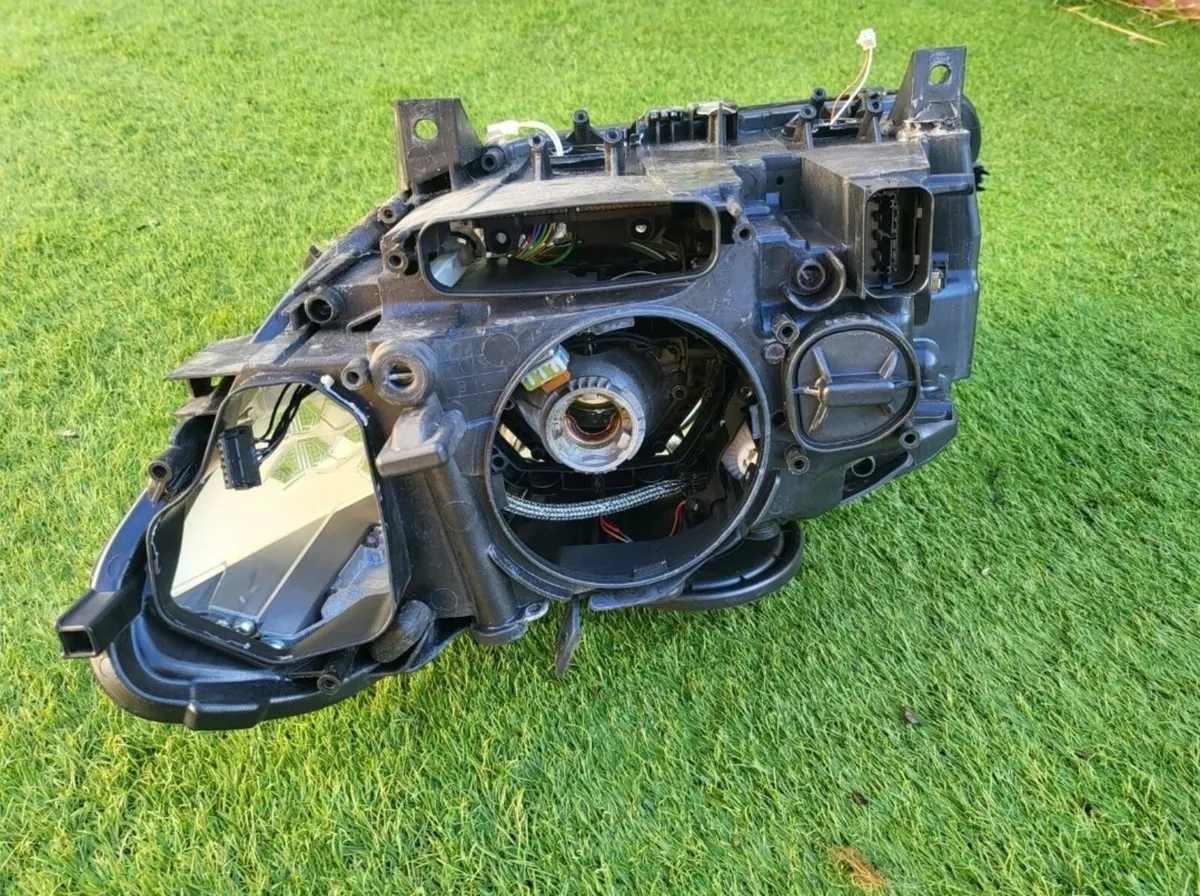 BMW 5 series F10 Headlight - Image 3