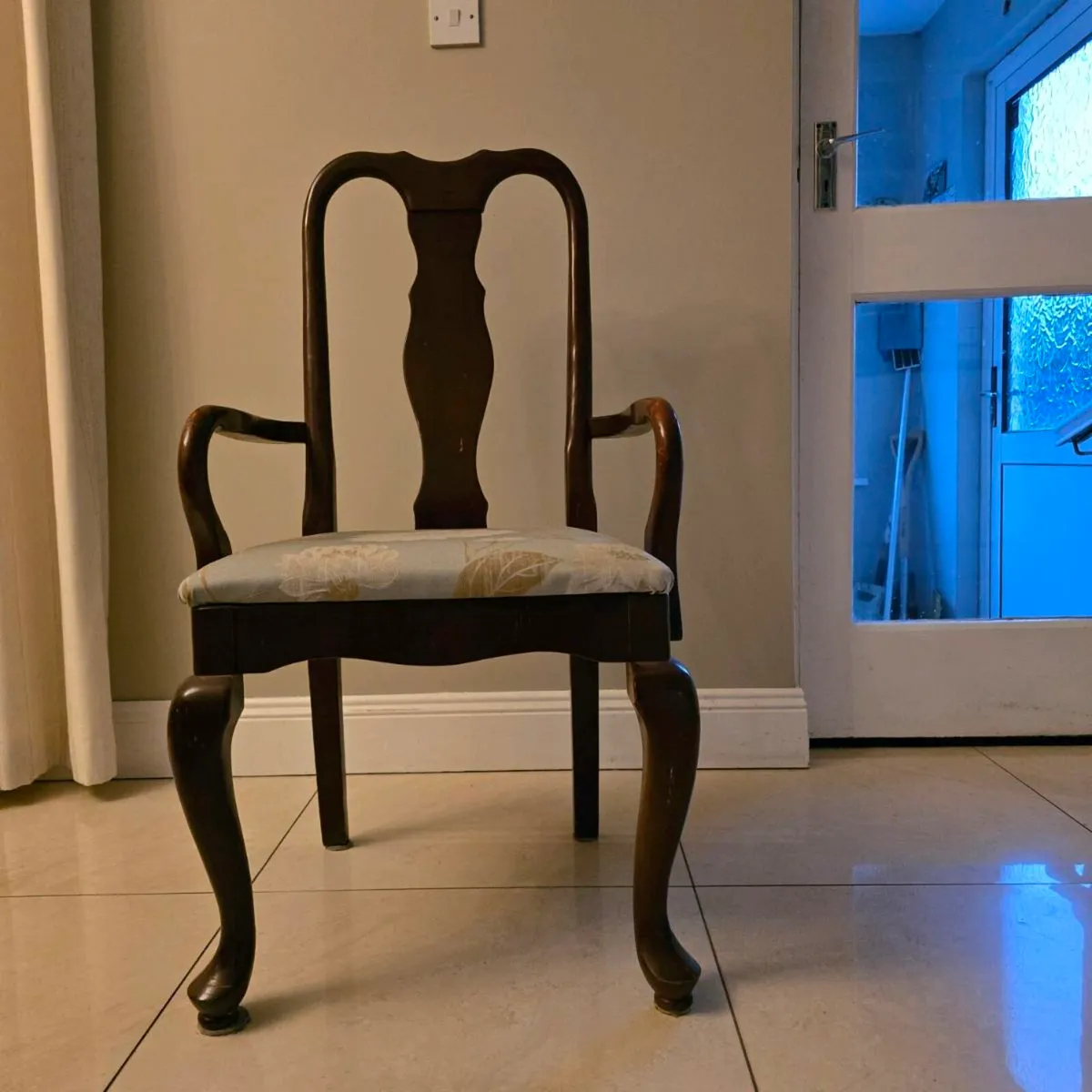 Dining Room Table & chairs - Image 4