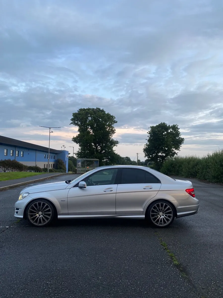 C220d AMG-Line Avantgarde C-Class Mercedes-Benz - Image 4