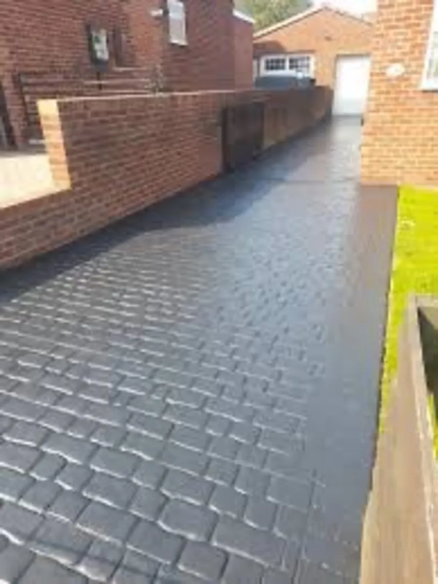 Roof/driveway paint - Image 1