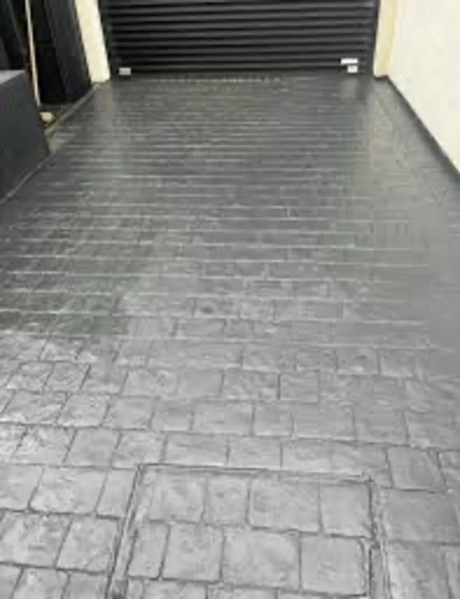 Roof/driveway paint - Image 4