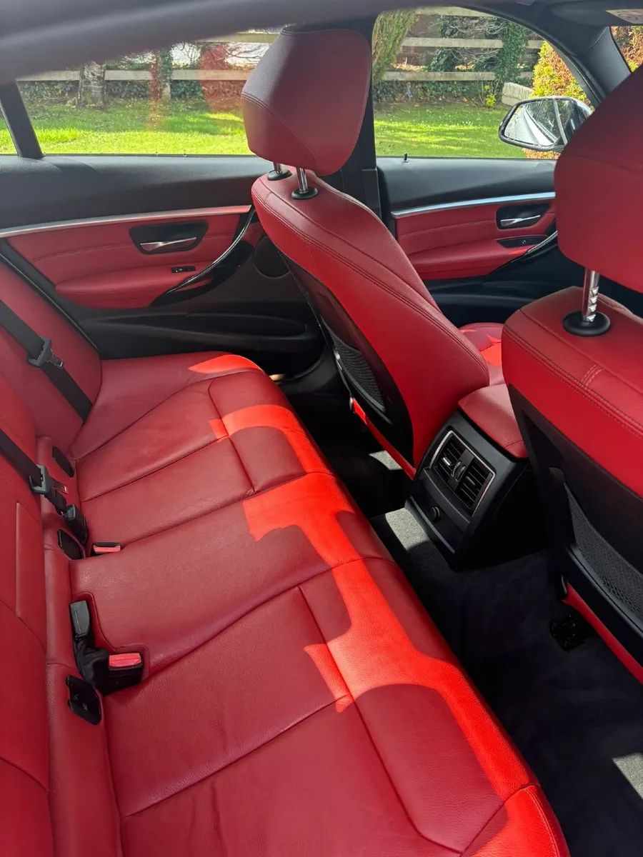 BMW 3-Series 2018 - Image 4