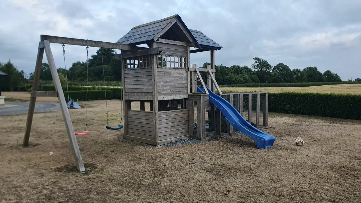 Outdoor Play house - Image 1