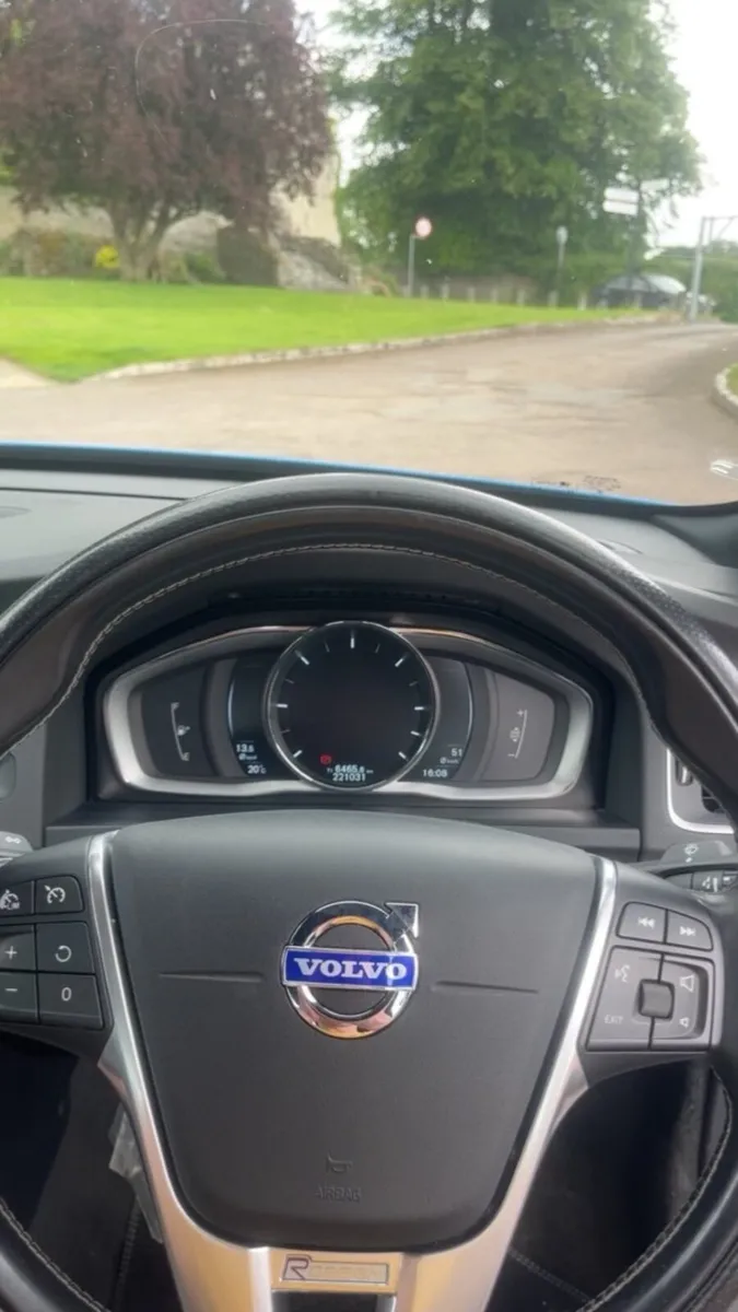 Volvo S60 2015 - Image 4