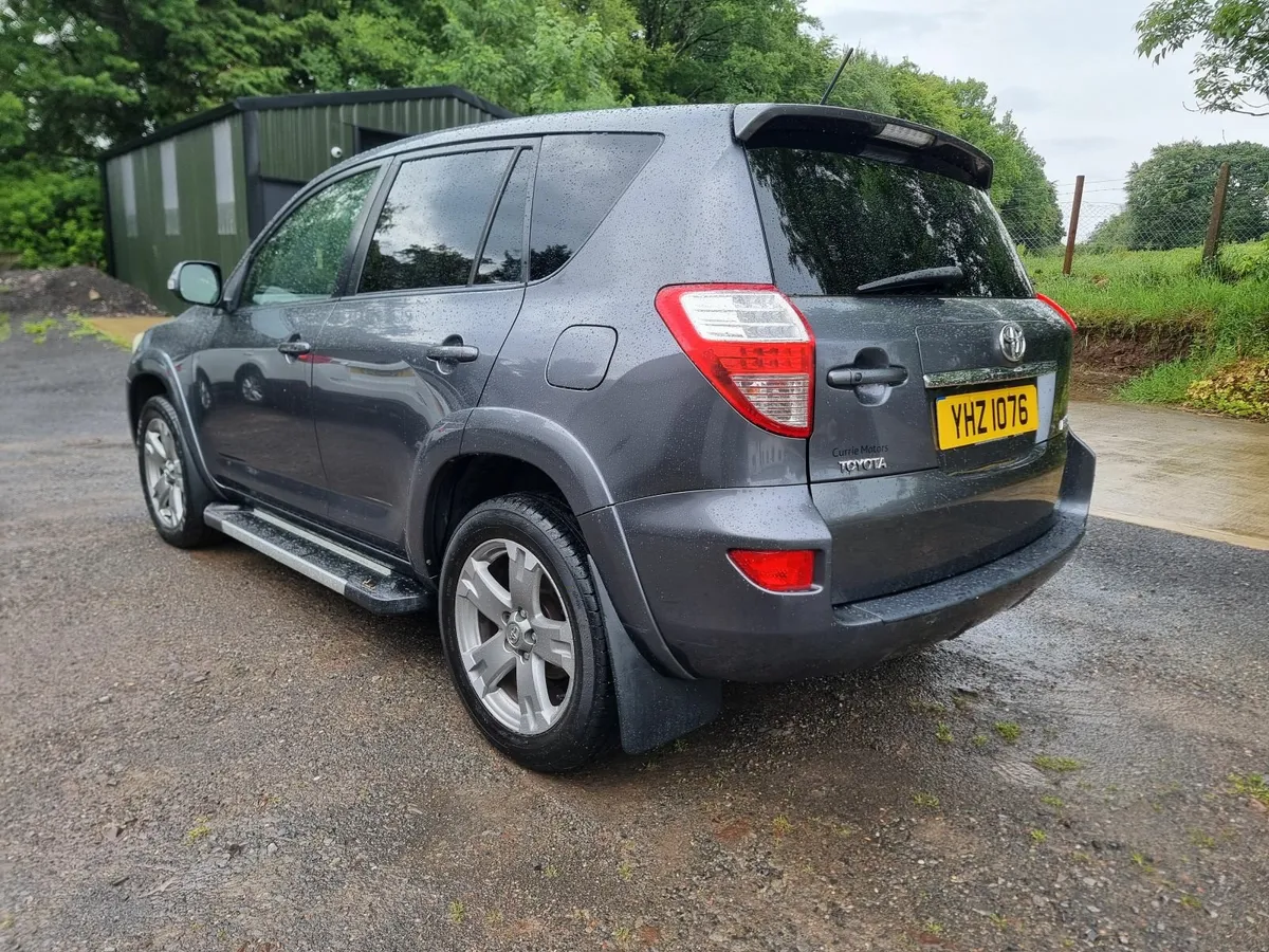 Toyota RAV4 SR 2011 - Image 2