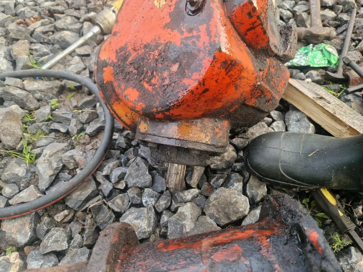 Kuhn fc 302 mower parts - Image 2