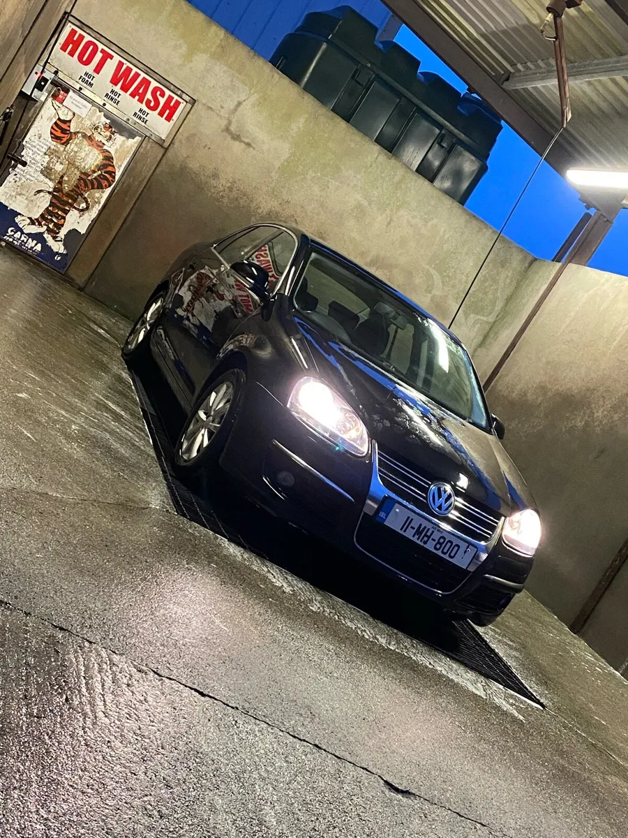 Volkswagen Jetta 2011 - Image 3